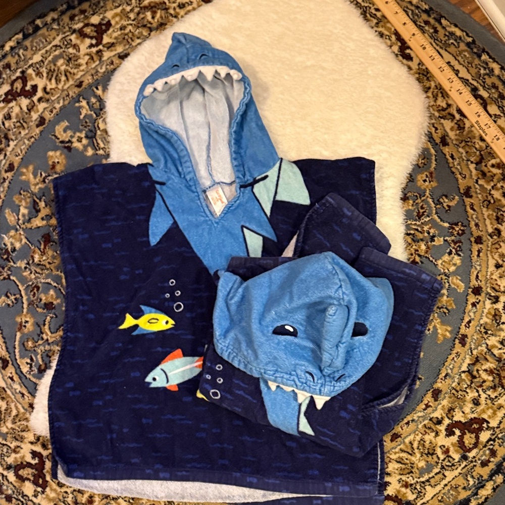 Blue Shark Hooded towel 4t/5t set of 2